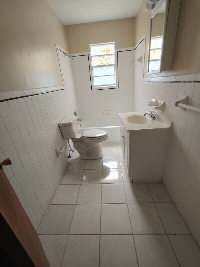 Building Photo - Beautiful 4Bd/2BA Right off Miccosukee Rd.