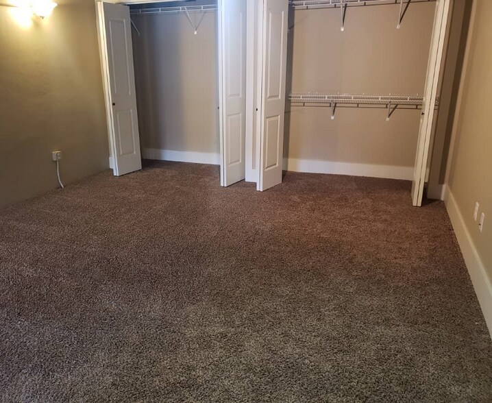 Building Photo - 411 Brady St