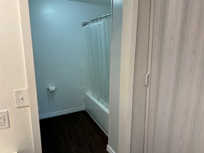 Building Photo - 1221 Houston St