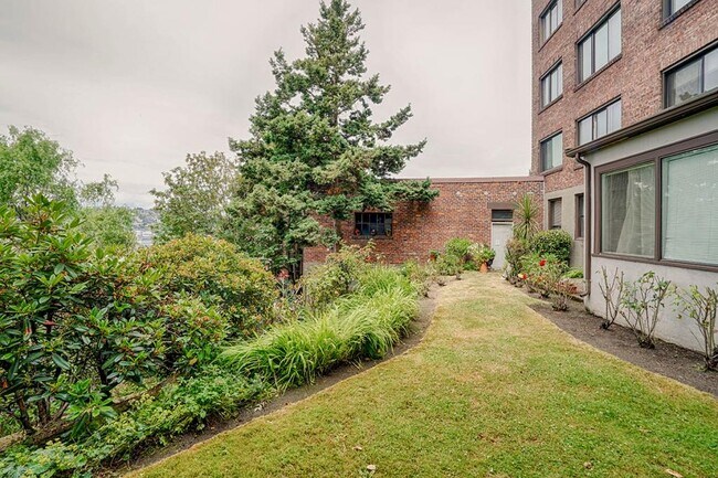 Building Photo - Roundcliffe - 2 bedrooms