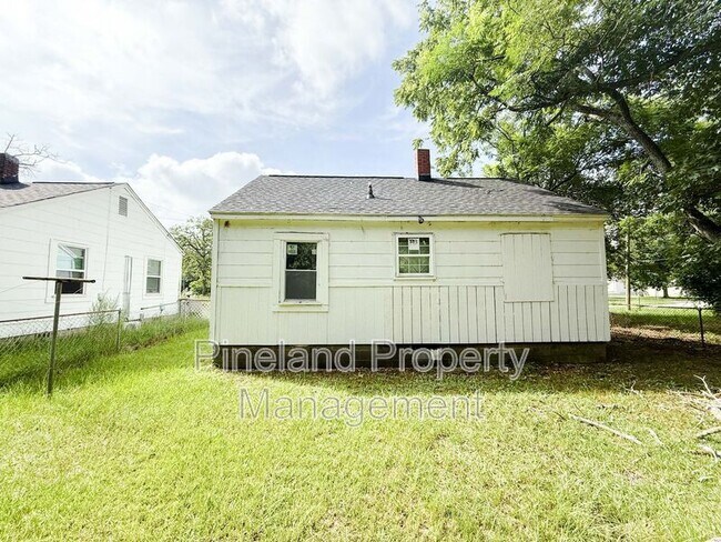 Building Photo - 405 Andy St