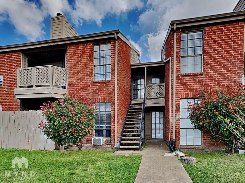 Building Photo - 12500 Sandpiper Dr