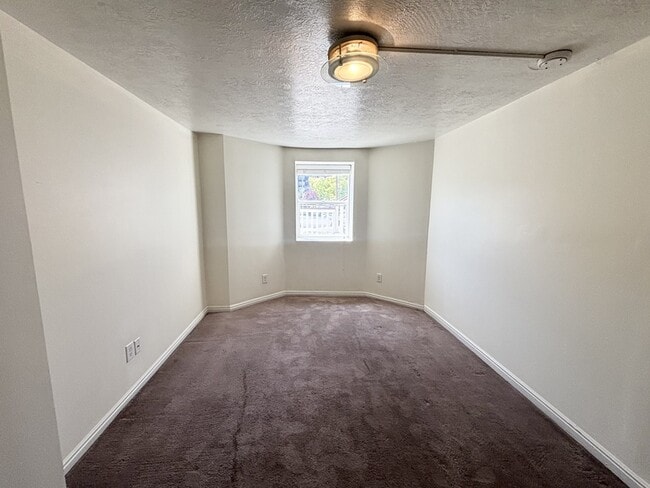 Building Photo - 517 E 500 S