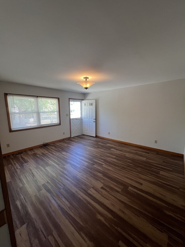 Building Photo - 61 E Park St