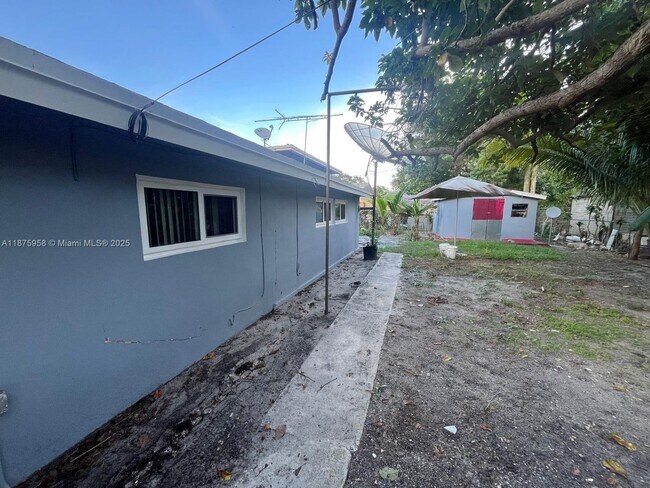 Building Photo - 1330 NE 203rd St