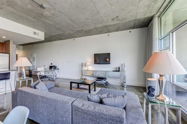 Building Photo - 845 Spring St NW