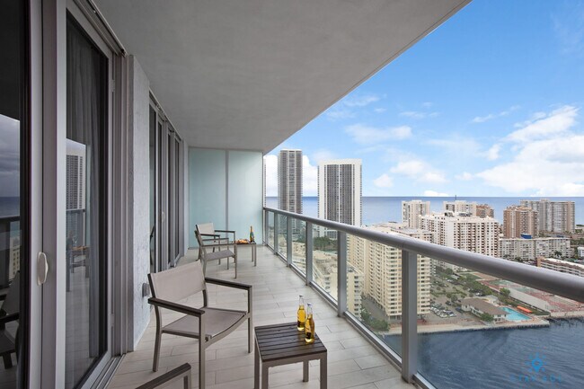 Building Photo - 2602 E Hallandale Beach Blvd