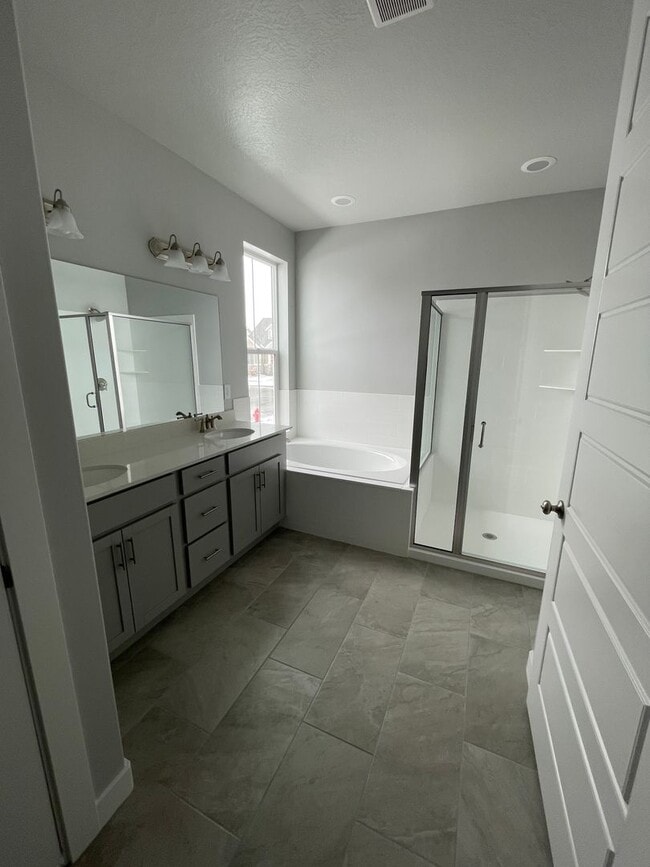 Building Photo - Fantastic GORGEOUS Home!