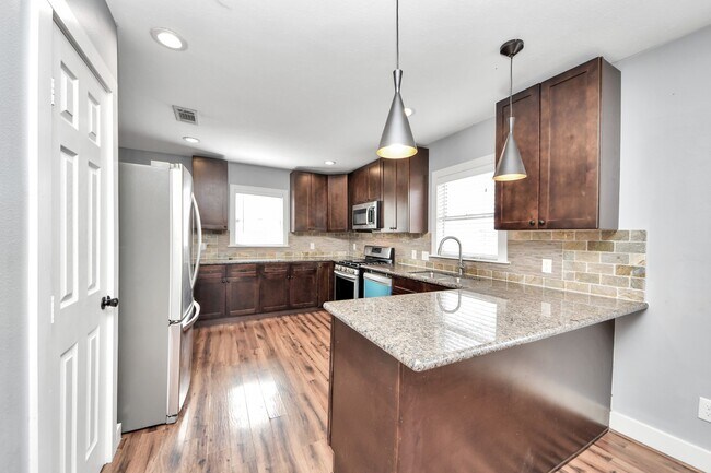 Building Photo - 2820 Holman St