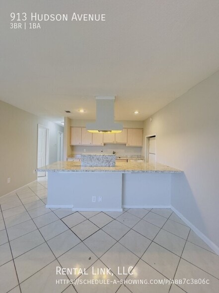 Building Photo - 913 Hudson Ave