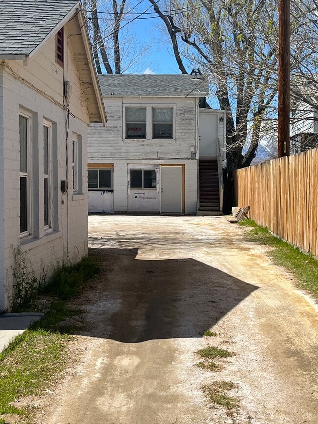 Building Photo - 175 Johnston Dr B