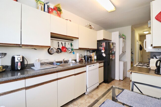 Building Photo - 704 Washington St