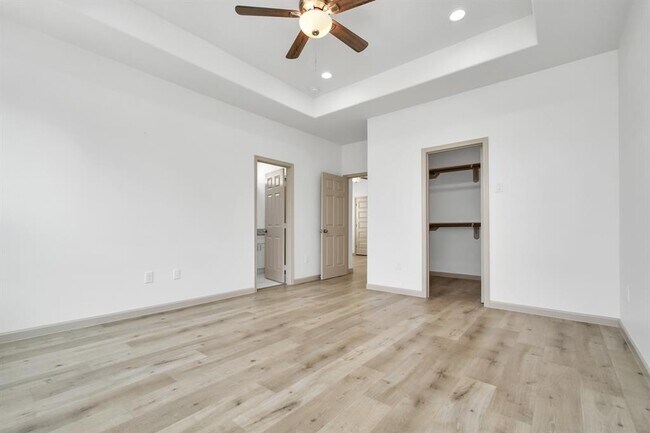 Building Photo - 2119 Esther Dr