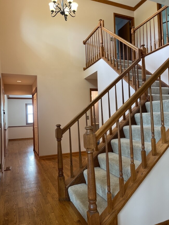 Building Photo - 601 Barbary Ln