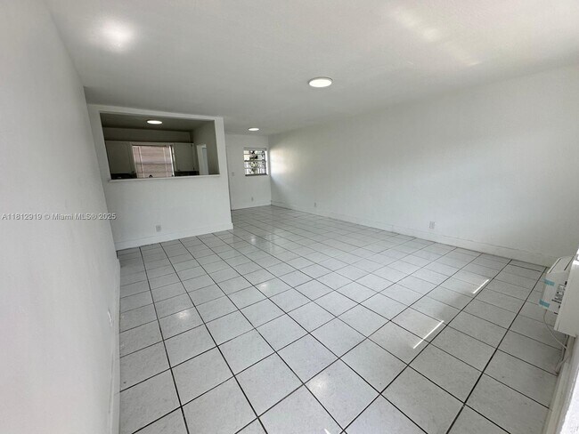 Primary Photo - 6029 Polk St