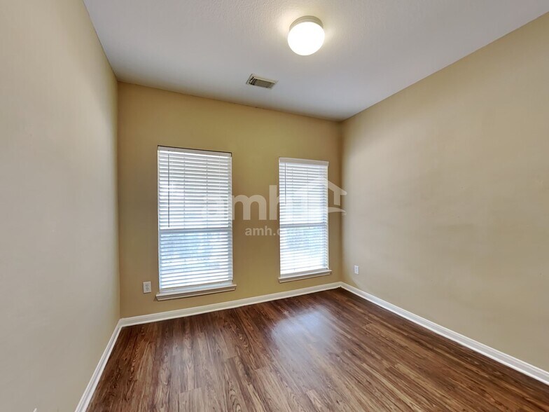 Building Photo - 26314 Longview Creek Dr