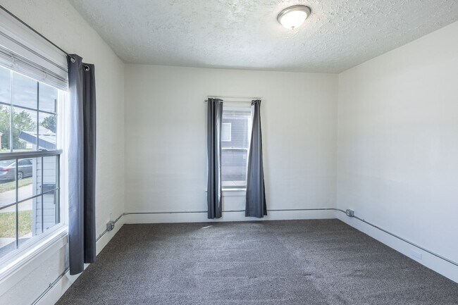 Building Photo - 508 E 13th St