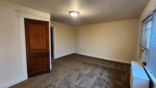 BR1 - 6909 Linden Ave