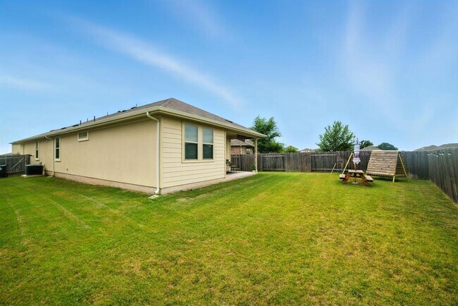 Building Photo - 324 Mountain Valley St