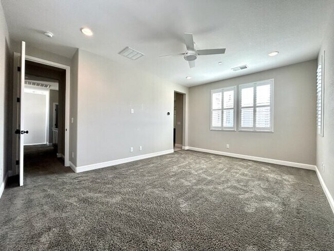 Building Photo - Beautiful Modern 3 Bedroom With Solar! - Apply Today!