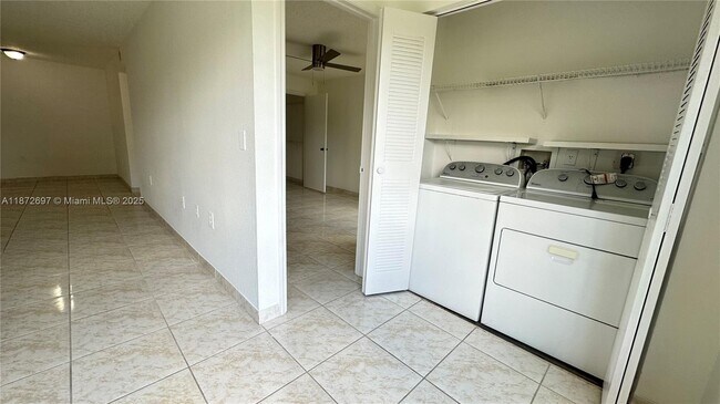 Building Photo - 12760 Vista Isles Dr