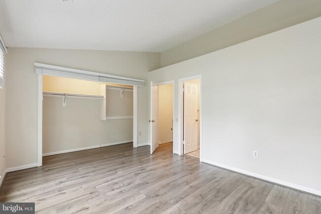 Building Photo - 7191 Fairfield Ct