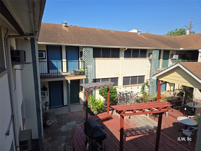 Building Photo - 301 Avondale St