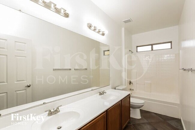 Building Photo - 5616 S 55th Ln