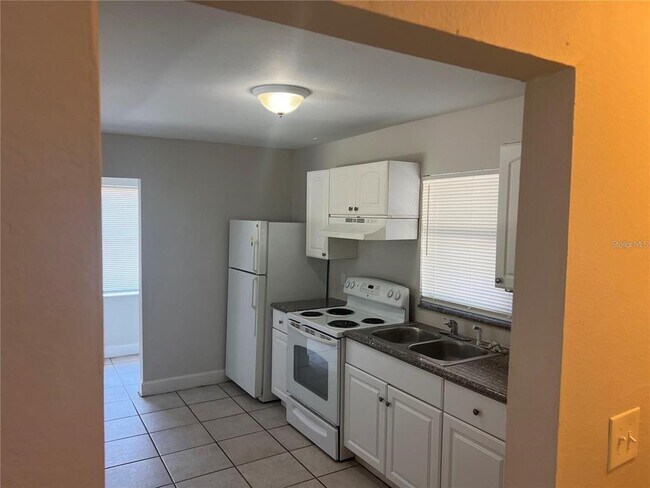 Building Photo - 4101 Kalwit Ln