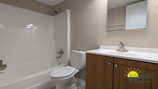 Building Photo - 2-Bedroom Condo with Direct Water Access and Scenic Views!