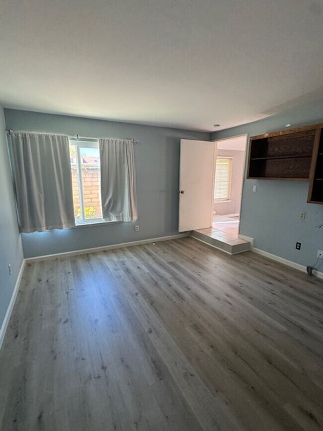 Building Photo - Conveniently located home featuring 2 main bedrooms!