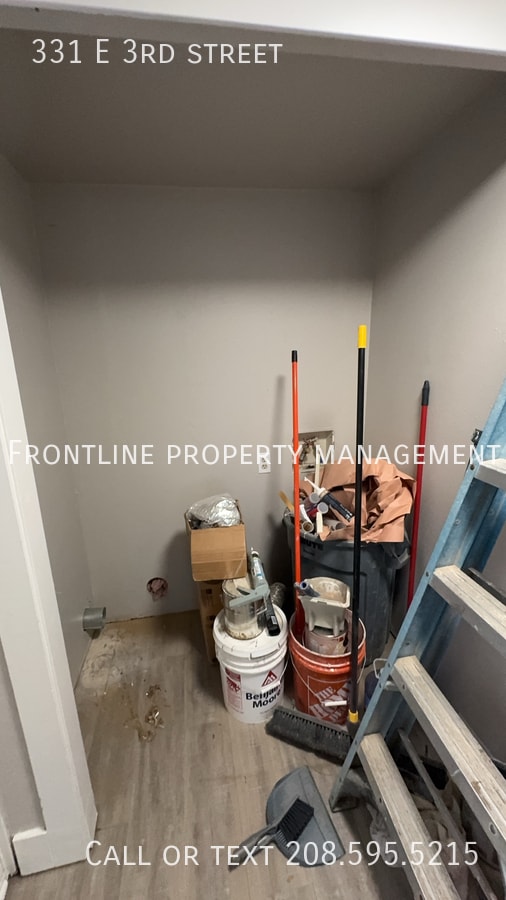 Building Photo - 331 E 3rd St