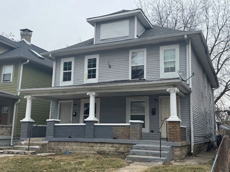 Building Photo - Completely Renovated 3BR/1BA Townhome located close to downtown Indy.
