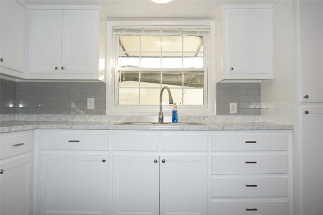 Building Photo - 8977 Gladewood