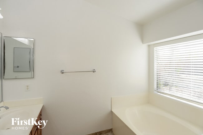 Building Photo - 1263 W Busa Dr