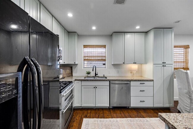 Building Photo - 2512 Azalea Ct