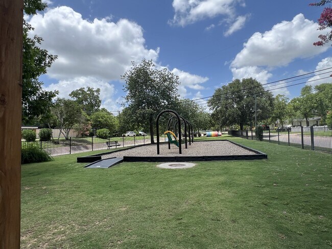 Building Photo - 233 Arvin Dr