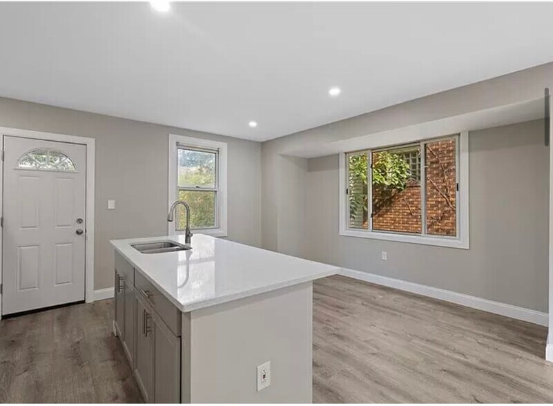 Building Photo - 2031 Chalfant St