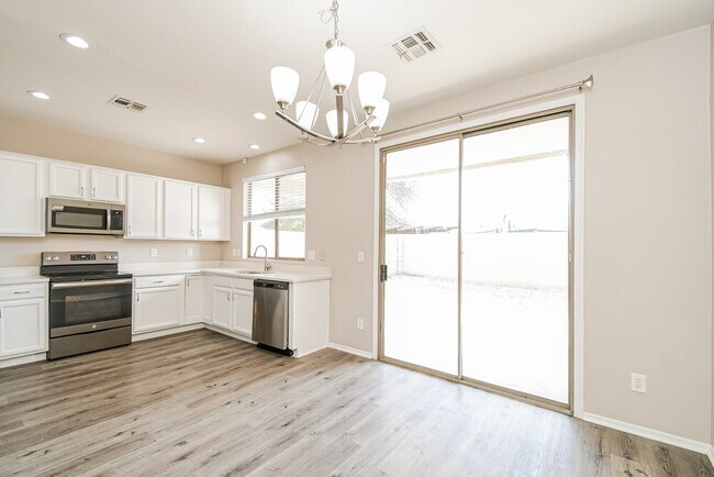 Building Photo - 831 S Nielson Ct