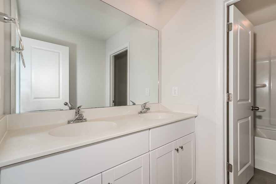 Building Photo - 359 Hidden Cove Dr