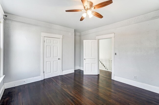 Building Photo - Three Bedroom Home in Hamilton!