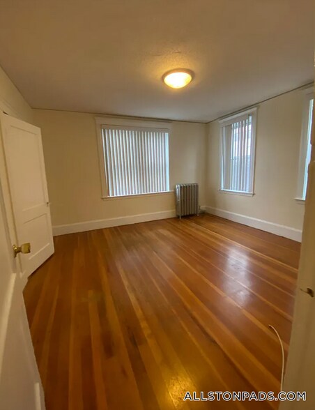 Building Photo - 11 Barrows St