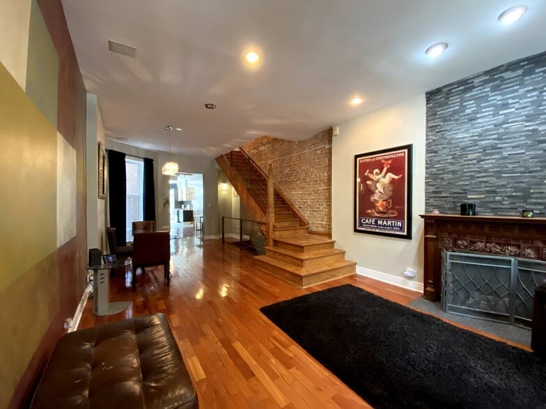 Primary Photo - 419 E Oakwood Blvd