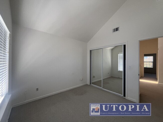 Building Photo - Quiet Beautiful 3 Bed, 2.5 Bath Property Near UCSC