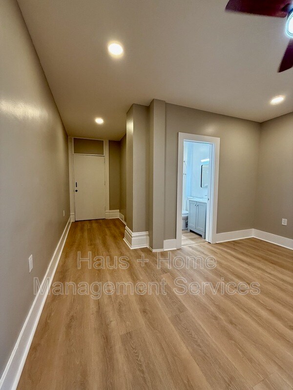 Building Photo - 906 Penn Ave