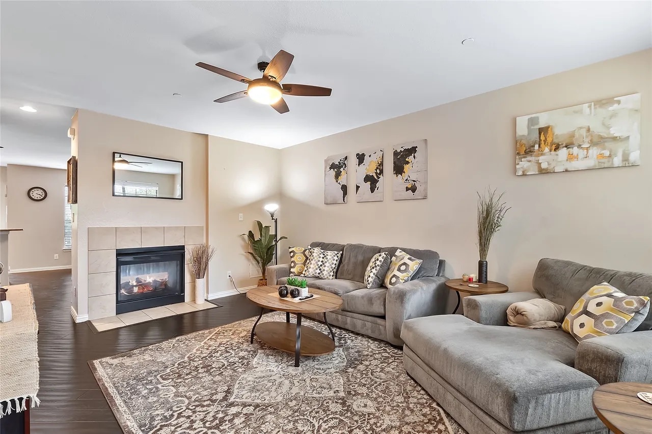 Building Photo - Room in Townhome on Chase Ln