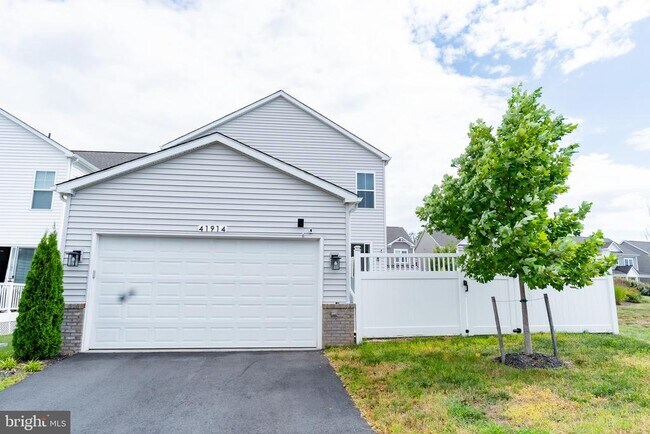 Building Photo - 41914 Spring Air Dr