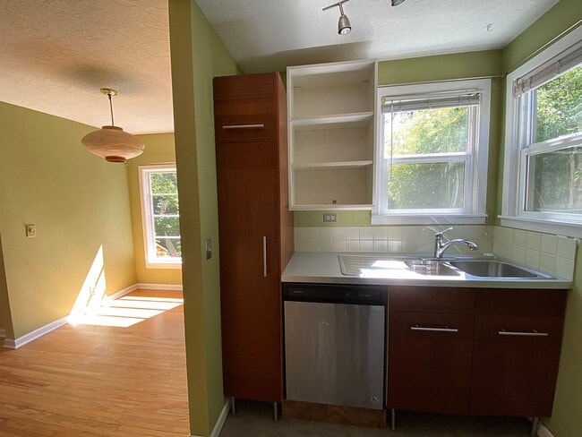 Building Photo - Lovely Cully Home with Bonus Loft, Basemen...