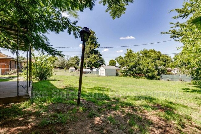 Building Photo - 3516 Mt Pleasant Dr