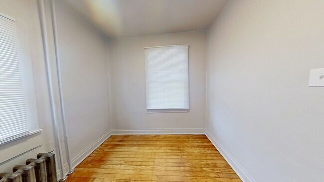 Building Photo - 1st Floor Apartment